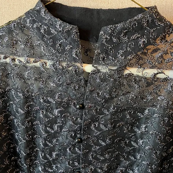 FINAL MARKDOWN , INTRICATELY detailed ladies blouse - Image 4