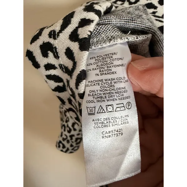 Ann‎ Taylor Top Women Small Black White Leopard Print Mock Neck Button Cuff Chic - Image 6