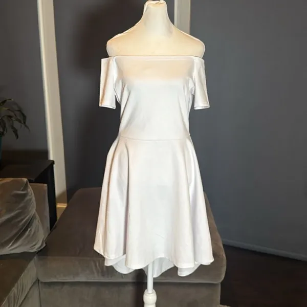 Sarin Matthew’s Women’s White Off The Shoulder High Low Dress Size M - Image 3