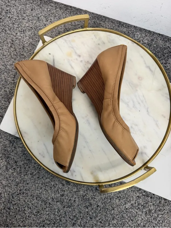 Tory Burch Sz 6.5 Tan Leather Peep Toe Wedge Pumps Heels - Image 6