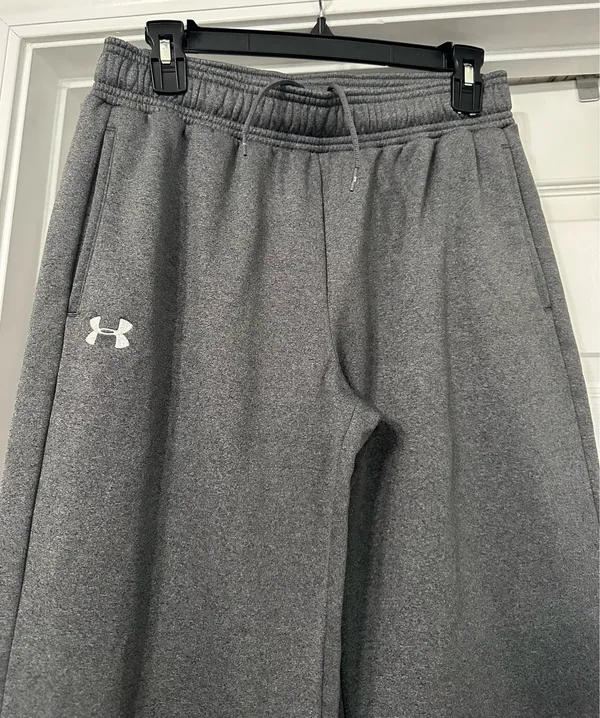 Under Armour sweats are a size Small Petite. - Image 4