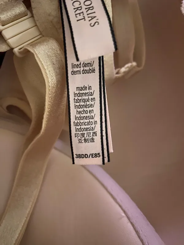 Victoria’s Secret Lined Demi Bra - Image 5