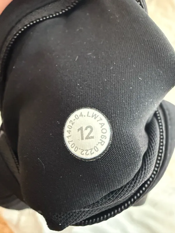 Lululemon 2.5" Speed Shorts Black - Image 2