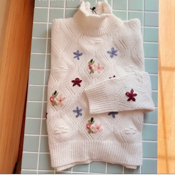 Nwt Floral Knit Sweater - Image 3