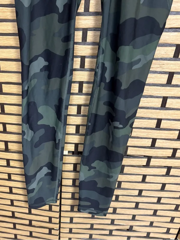 Old navy active green camo Powersoft leggings size medium tall - Image 5