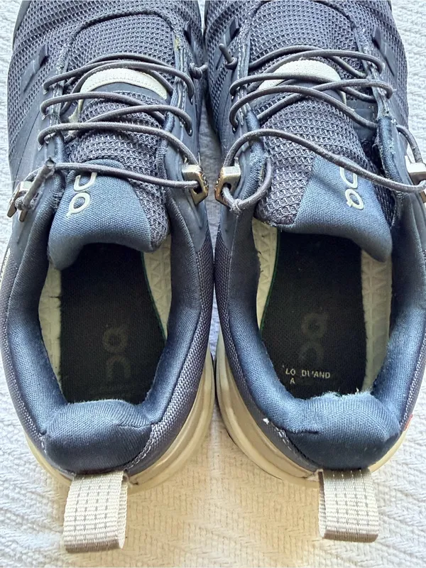 On Clouds Women's Athletic Shoes Size 8 Blue - Image 5