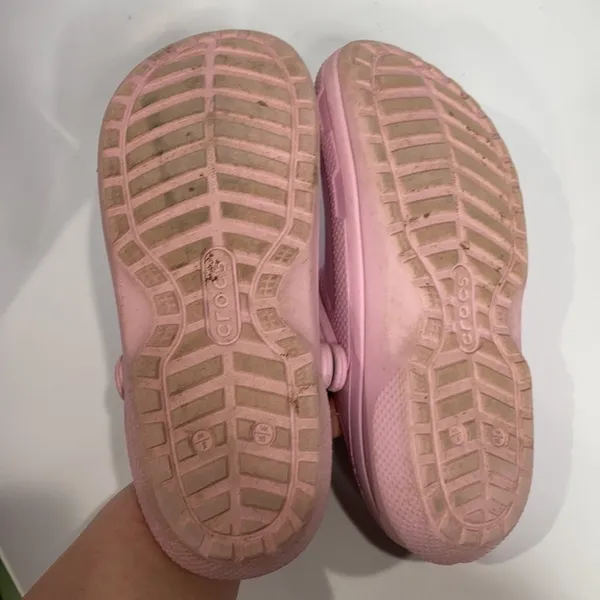 Crocs‎ Pink lined original clogs unisex sizing - Image 6