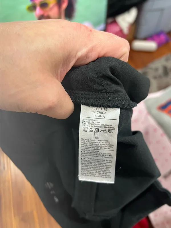 Old Navy black High Rise, pixie straight leg - Image 6