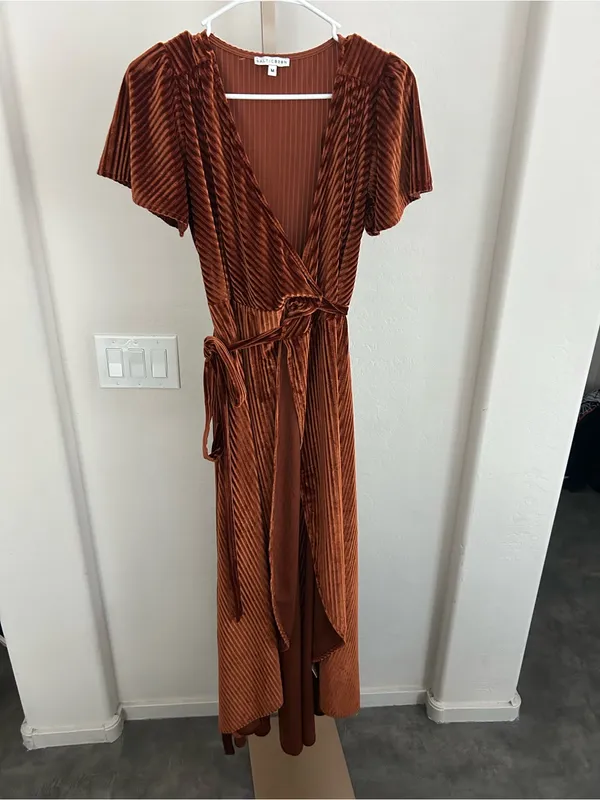 Baltic Born Andi Velvet Maxi Dress in Copper Medium Family Photos Holiday Dress - Image 2