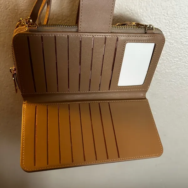 Elegant Tan Crossbody Bag - Image 4