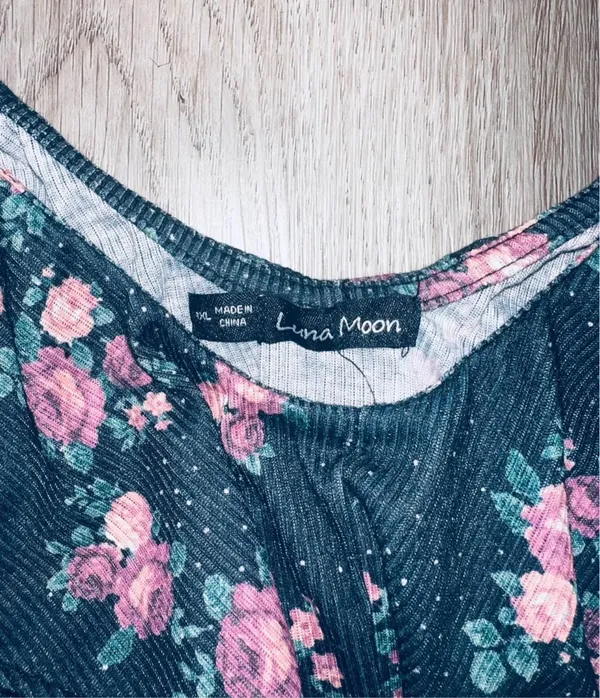 Luna Moon Women’s Floral Peplum Juniors Top Size 1XL NWT *Fits Smaller* - Image 4