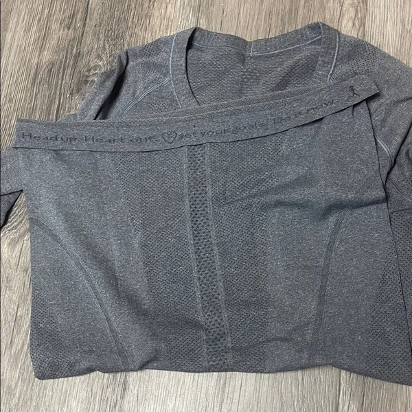 Lululemon Gray Long Sleeve Top - Image 5