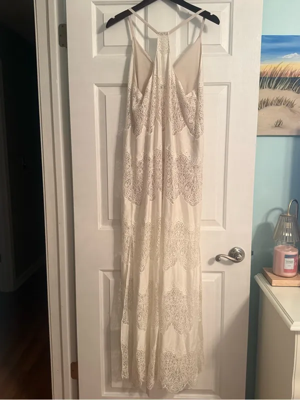 Alice + Olivia Vandy Dress in White - Image 3