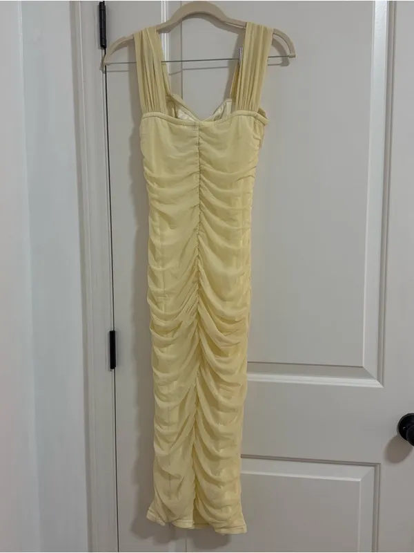 Sleeveless Pale Yellow Ruched Chiffon Midi Dress - Image 3