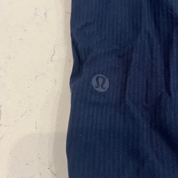 Lululemon Dance Studio Mid-Rise Crop 25" in True Navy size 6 - Image 6