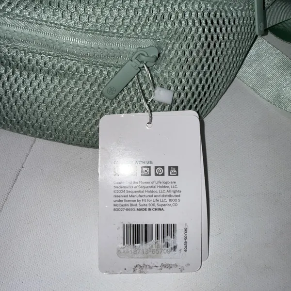 GAIAM Crossbody Belt Bag‎ Adjustable Microfiber Mint/Green Waist Fanny Pack NWT - Image 3