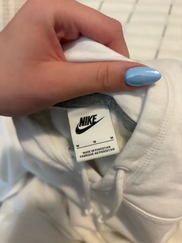 White Nike Hoodie - Image 3