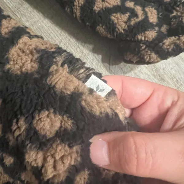 Koolaburra by Ugg animal print xs pullover‎ Black - Image 7