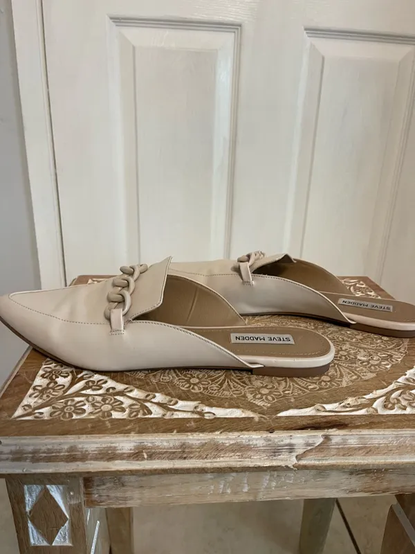 Steve Madden Cream Pointed Chain -Trim Mule. Size 11 - Image 5