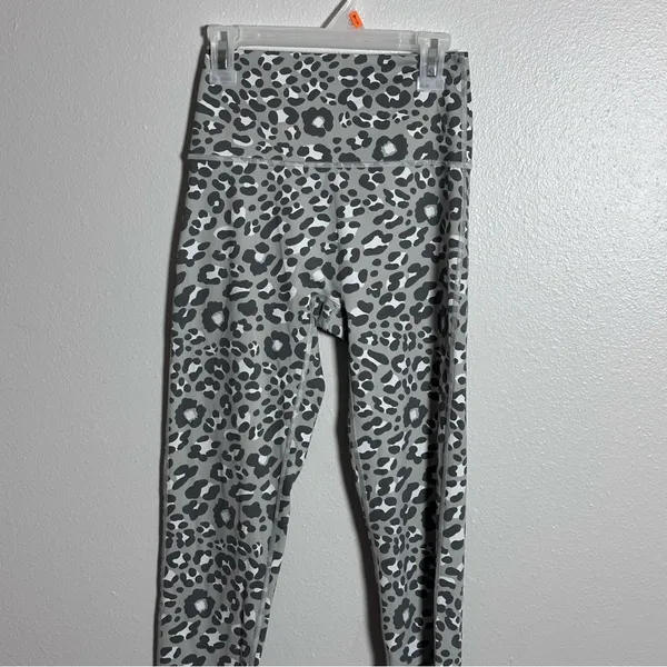 Offline by Aerie Women Hi-Rise Gray Animal Print 7/8 Legging size‎ S - Image 3