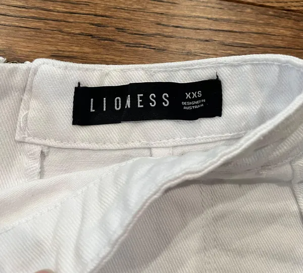 LIONESS Lola White Mini Skirt - Image 3