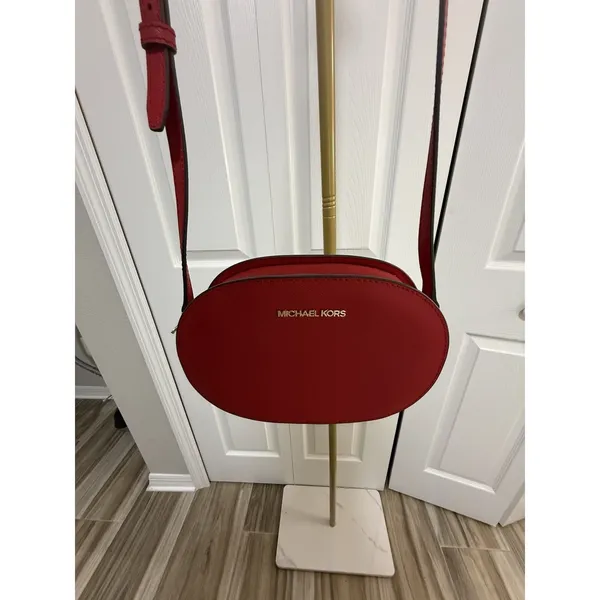 NWT Michael Kors Jet Set Travel Oval Crossbody Bag Red Zip Gold Hardware Strap - Image 4