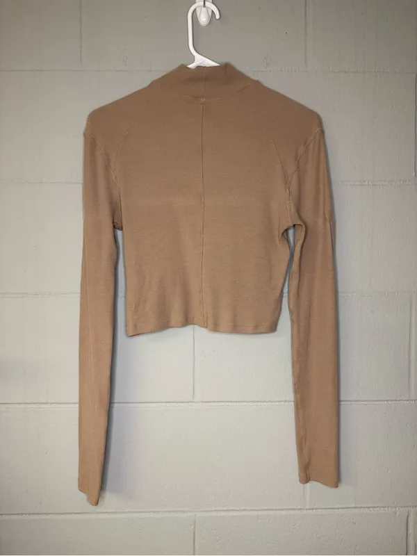 Lululemon LA Turtleneck Long Sleeve in Soft Sand Women’s Size 4 Athletic Top - Image 7