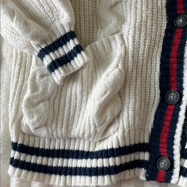 American Eagle Classic White Cable Knit Cardigan with Navy and Red Accents - Image 5
