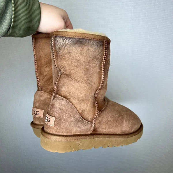 UGG Classic Short Chestnut Suede Sheepskin Boots Womens‎ Size 9 5825 - Image 2