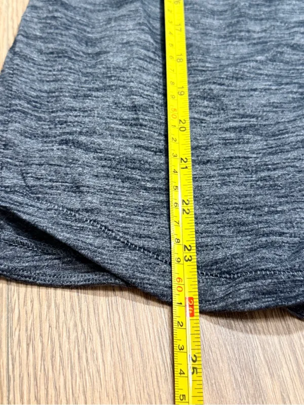 Lululemon Womens Swiftly Tech Short Sleeve V Neck Top M Gray Heathered Run Tee - Image 5