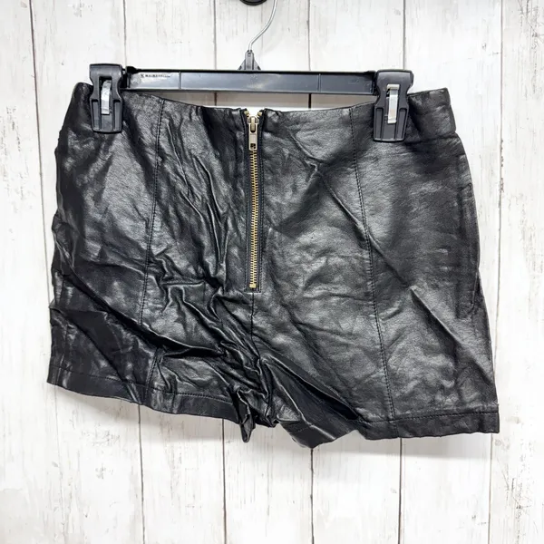Sparkle & Fade Shorts Women 4 Black Leather Zip‎ Back Outseam Detail Chic Goth - Image 7