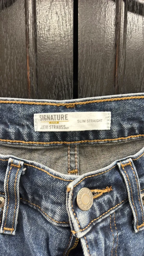 Signature Levi’s Jeans Men’s w34 l36 - Image 2