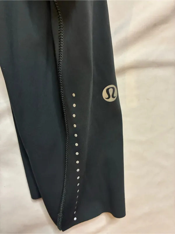 Lululemon size 10 with pockets 18-20 in leggings - Image 5