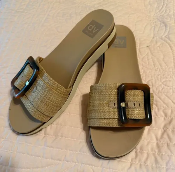 Shoes Gold Size 9 - Image 2