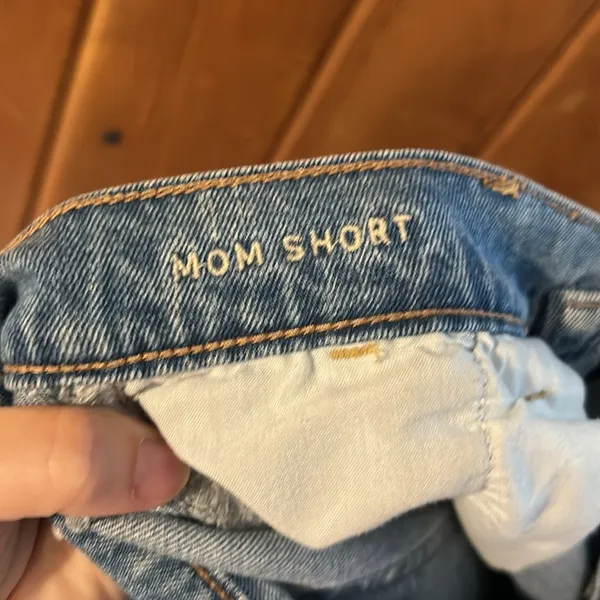 American Eagle mom shorts slouchy pleated denim stretch shorts - Image 5