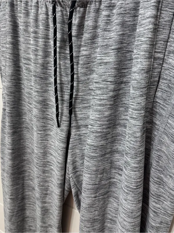 Old navy active joggers - Image 2