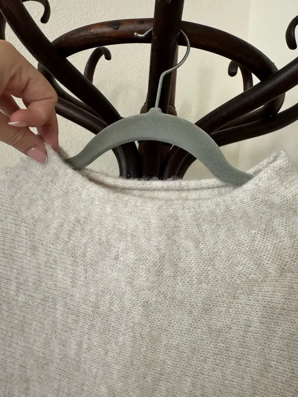 Vintage Style Beige Mockneck Knit Sweater - Image 5
