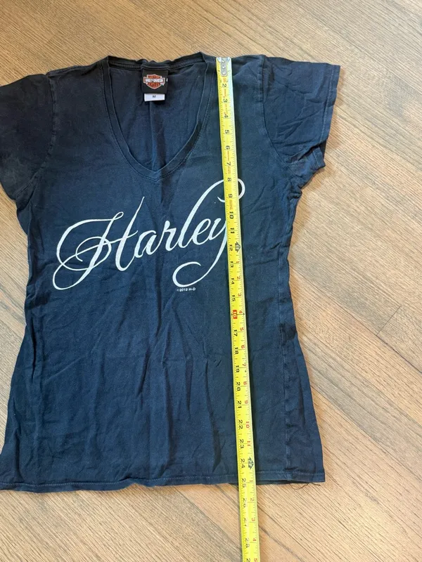 Harley-Davidson Black and White Script Logo V-Neck Shirt: Size Medium - Image 3