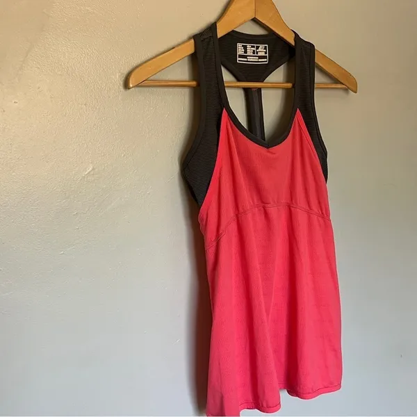 Under Armour Womens Shirt Medium Semi Fitted Orange Tank Top HeatGear Run Bra M - Image 3
