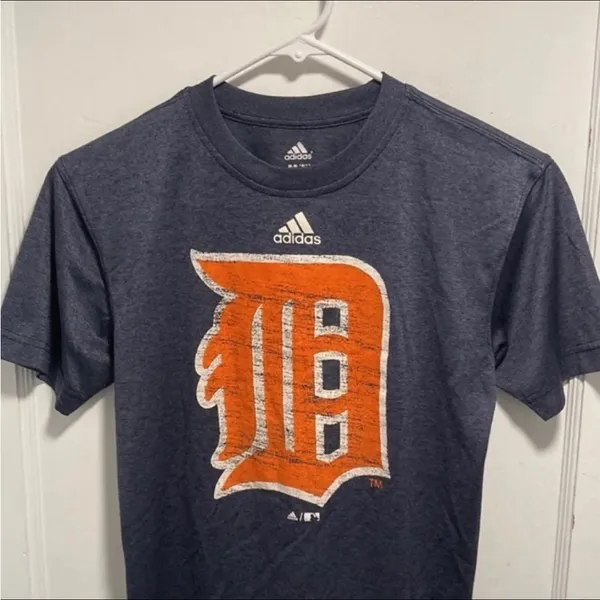 Adidas Detroit Tigers Shirt - Image 2