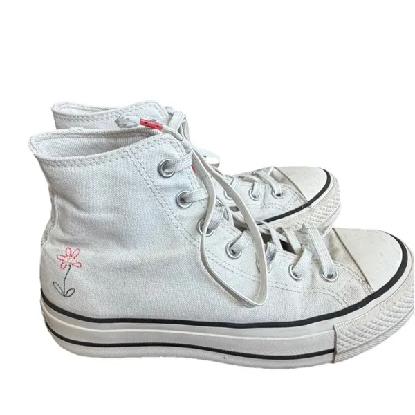 Converse High Tops WOMENS 7 White Embroidered FLOWERS Canvas Chuck Taylor - Image 2
