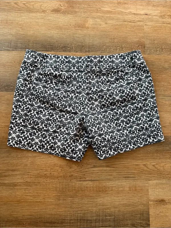 White House Black Market Black & White Patterned High Waist Shorts - Image 3