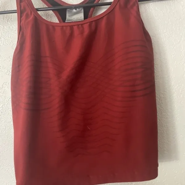 Nike cropped tank with built in bra - Image 2
