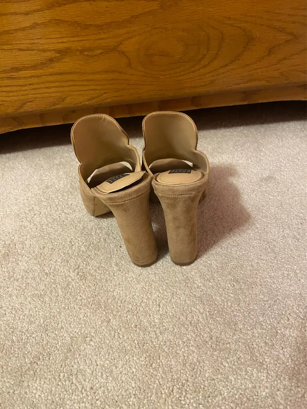 White House Black Market tan heels - Image 3