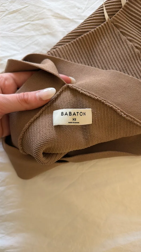 Aritzia Babaton Crop Top Light Brown XS - Image 3