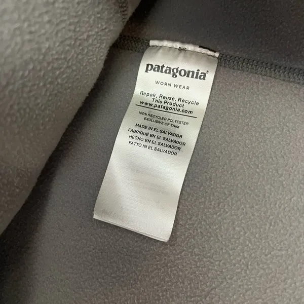 Patagonia Light Gray Fleece Pullover - Image 5