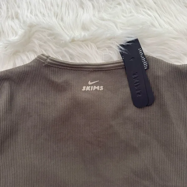 Nike Skims Ribbed Seamless Short Sleeve Top Dusty Oakmoss / Dune Size Medium - Image 10