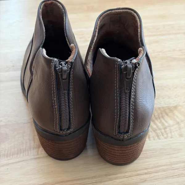 New With Box BOC Lucy‎ Zip-Up ankle Bootie Heeled shoes sz 7 Brown Casual - Image 6