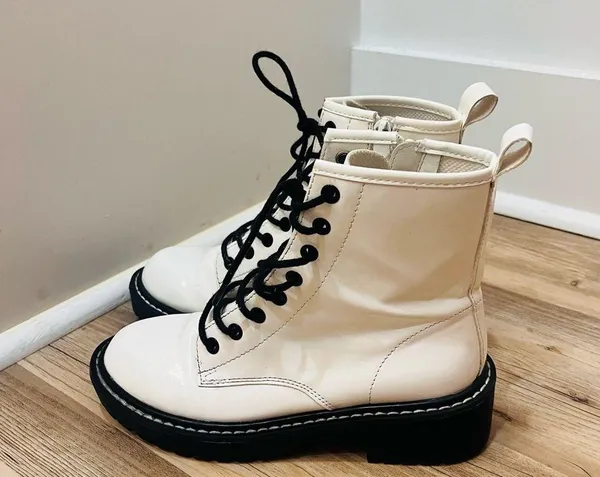 Forever 21 white combat boots Martan style size 6 - Image 2
