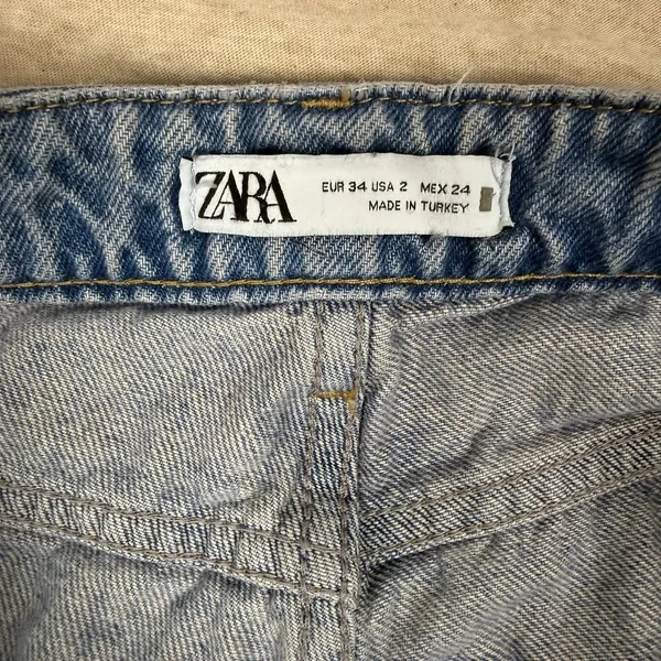 ZARA High Waisted Wide Leg Light Wash Denim Jeans Frayed‎ Hem Size 24 - Image 2